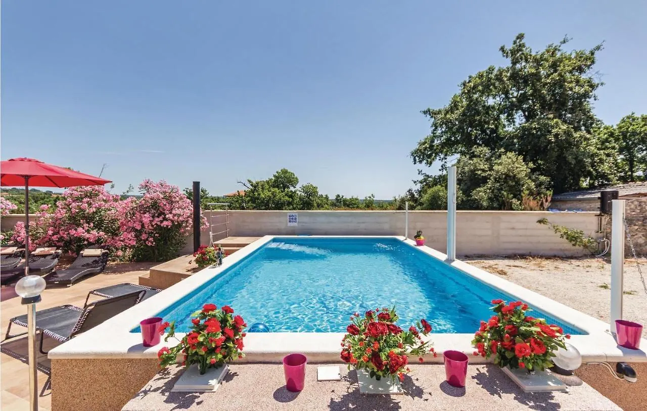 Cozy Home In Betiga With Outdoor Swimming Pool Barbariga Vakantiehuis