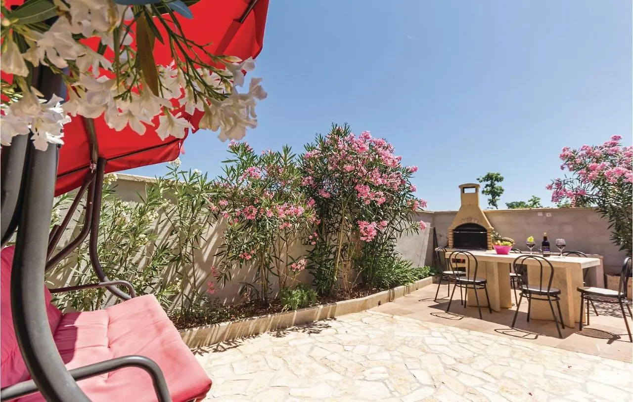 Cozy Home In Betiga With Outdoor Swimming Pool Barbariga Kroatië