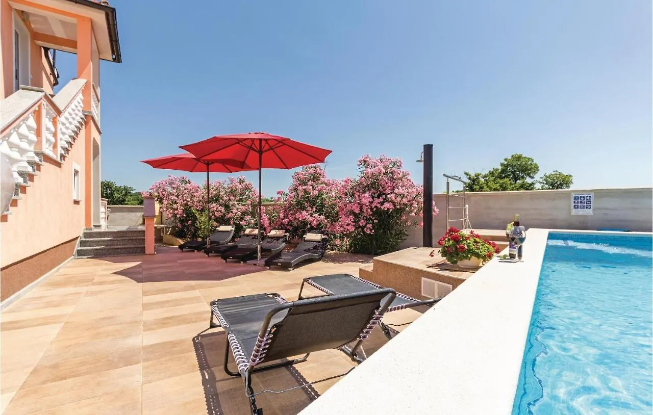 Cozy Home In Betiga With Outdoor Swimming Pool Barbariga