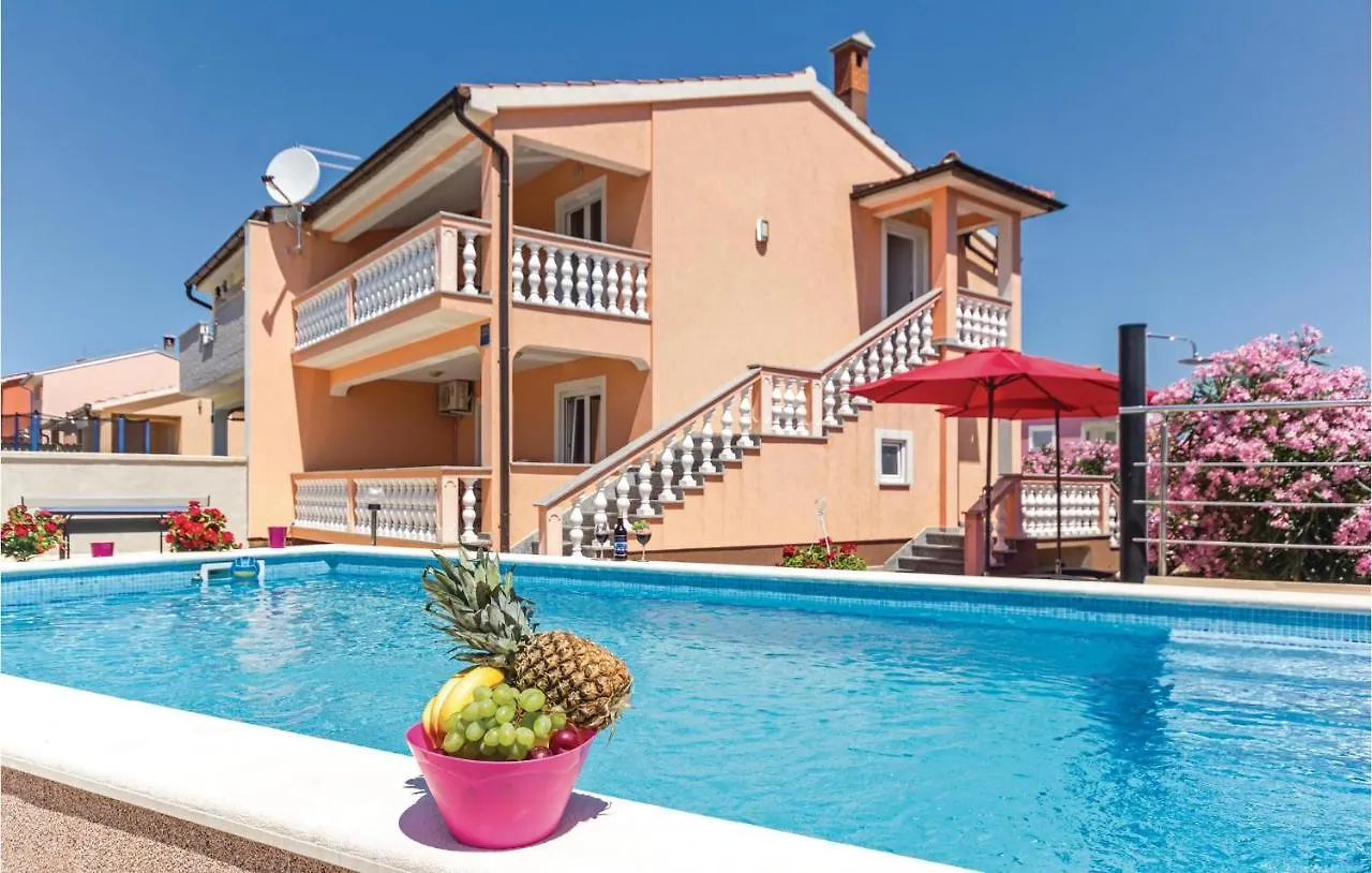 Cozy Home In Betiga With Outdoor Swimming Pool Barbariga Kroatië
