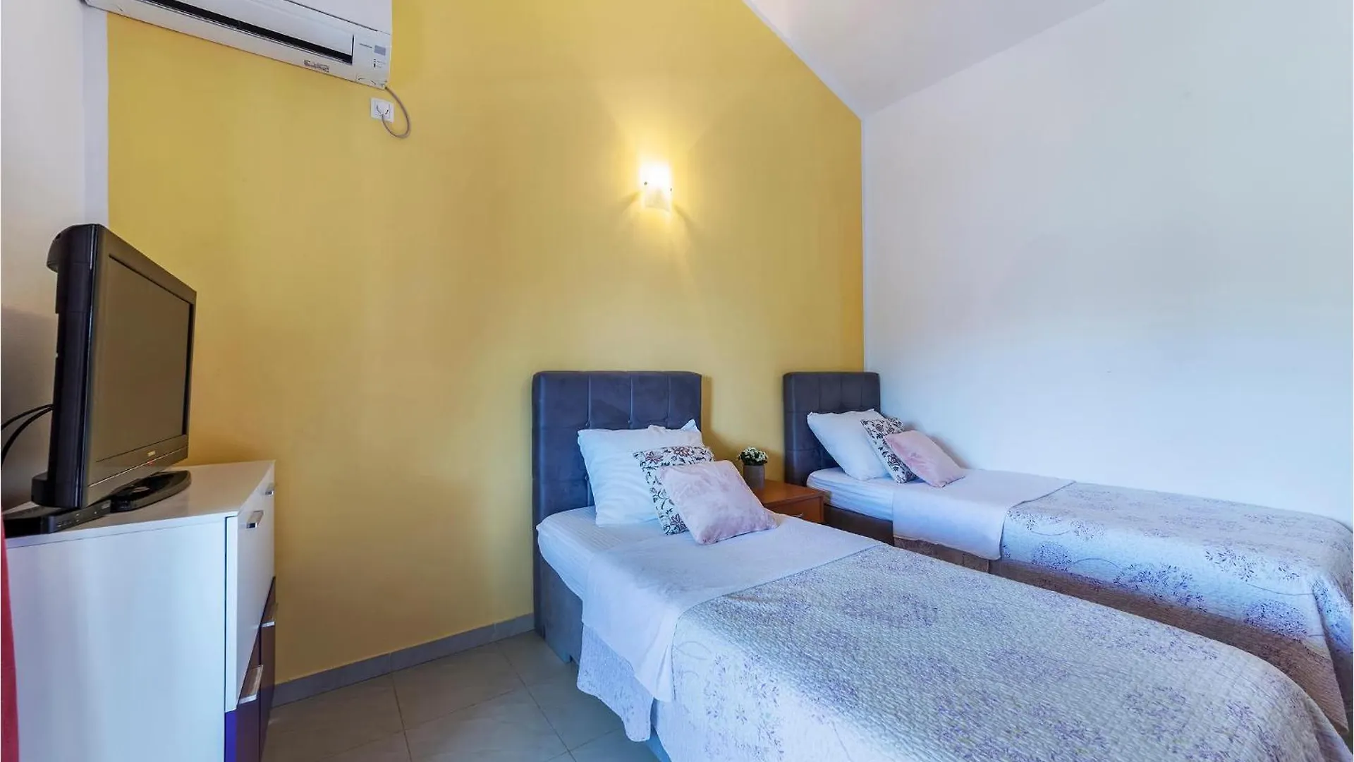 Cozy Home In Betiga With Outdoor Swimming Pool Barbariga